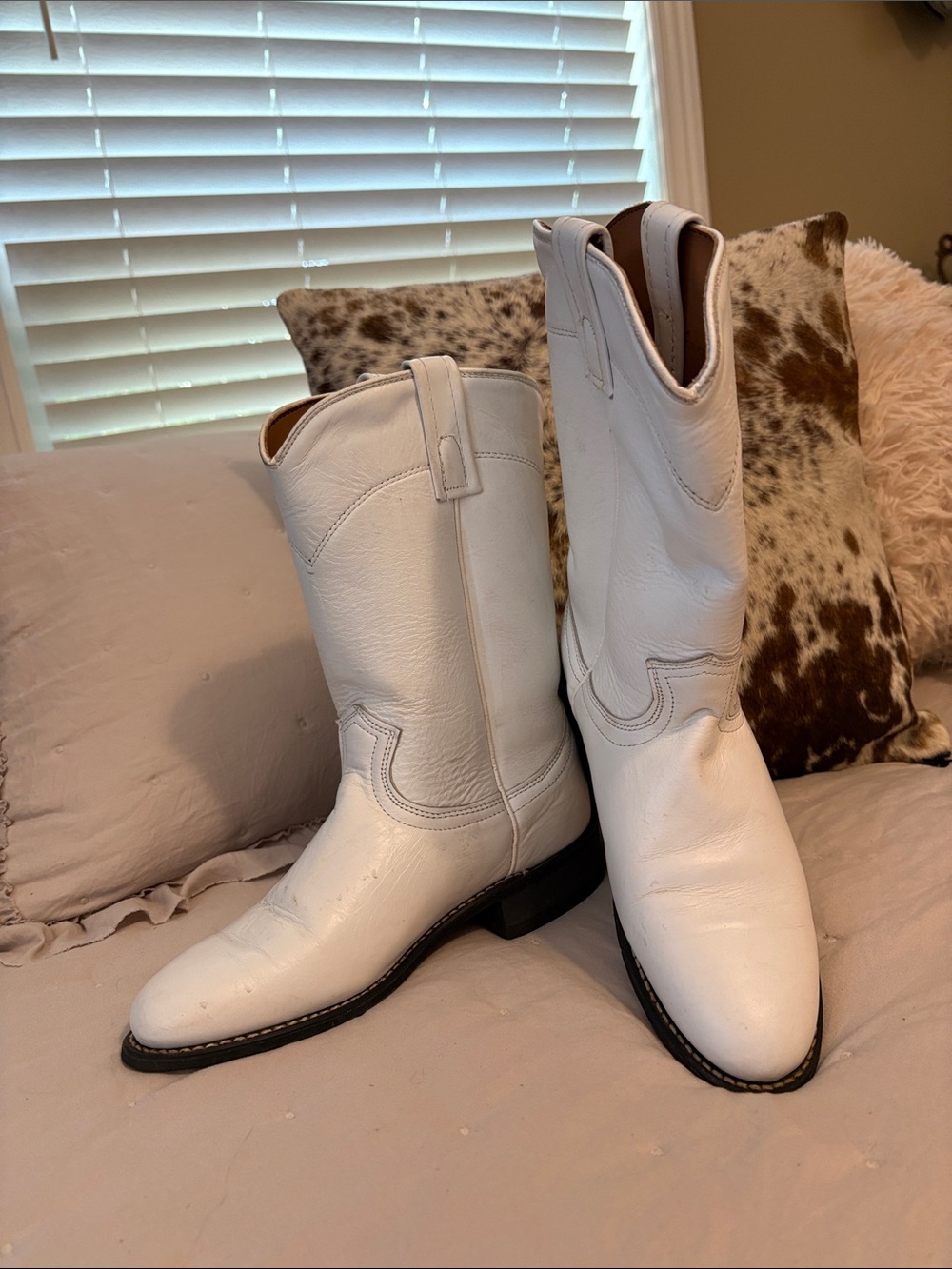 Classic White Western Cowboy Boots - Women's Leather Pull-On